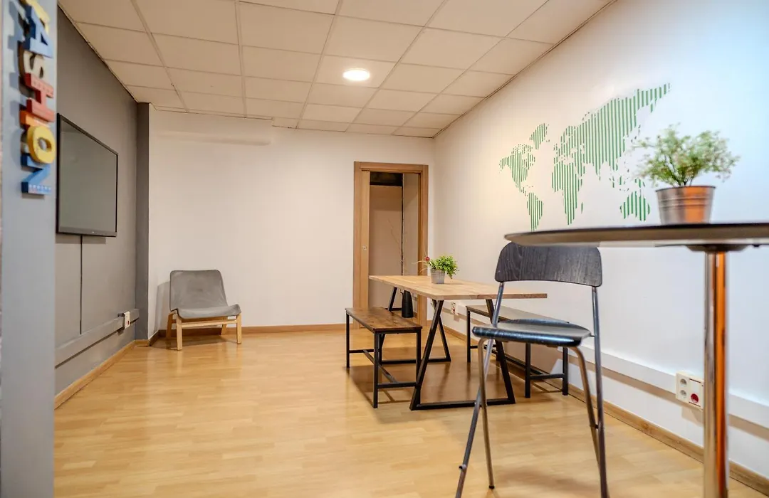 Holidaysbcn Rooms-1